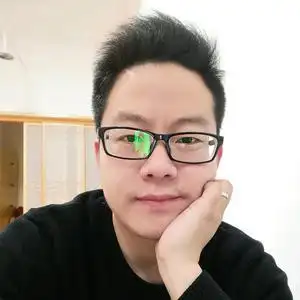 用心唱歌的大叔头像