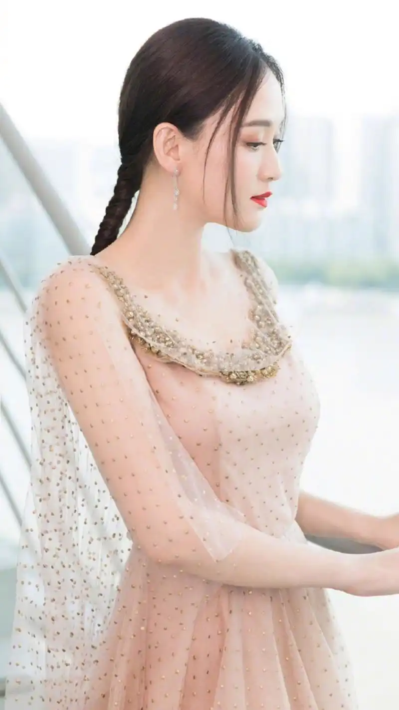 图:陈乔恩,好身材,美美的出镜