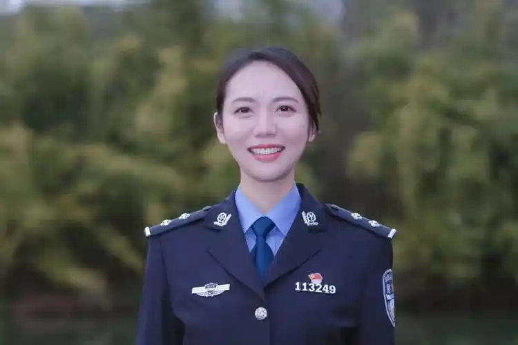做女警察的丈夫需要多大的气场?今天,我们来讲一讲警姐夫的故事