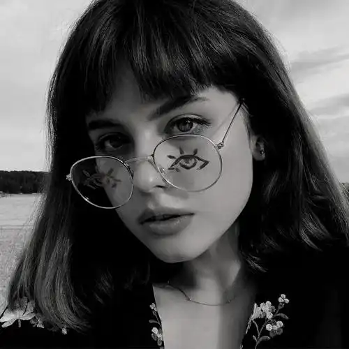 有没有那种很好看的欧美女生黑白【划重点】头像? - 知乎