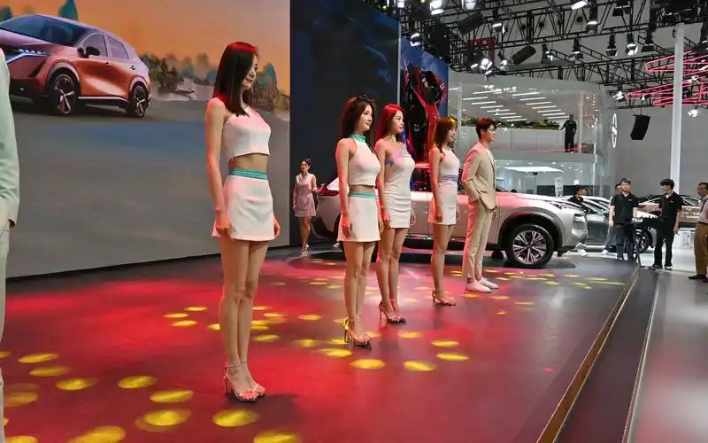 东风日产展台 车模走秀 武汉华中国际车展2023