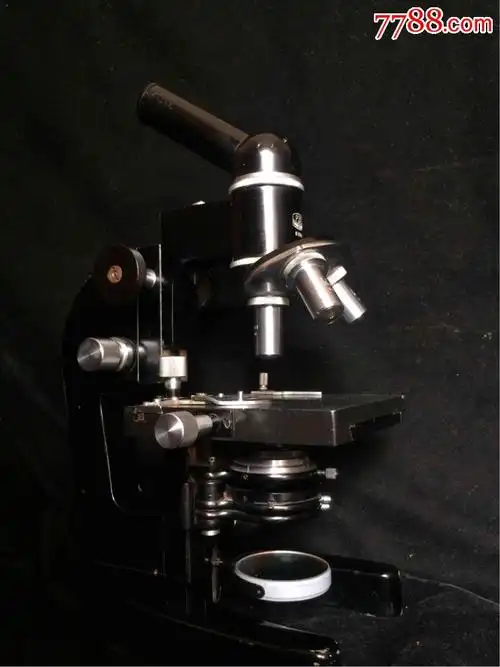 的poz光学显微镜,品相如图所见即所得,主体配件不缺什么,反光镜,物镜