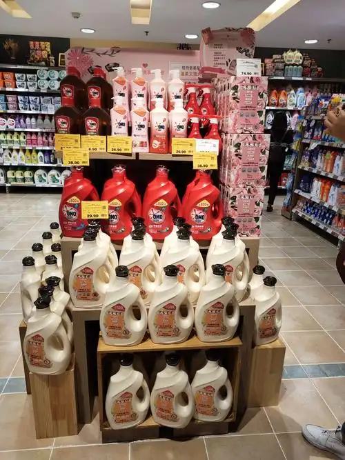 洗衣液端架的商品要多样化, 不能只陈列一种或者两种,把功能性单品