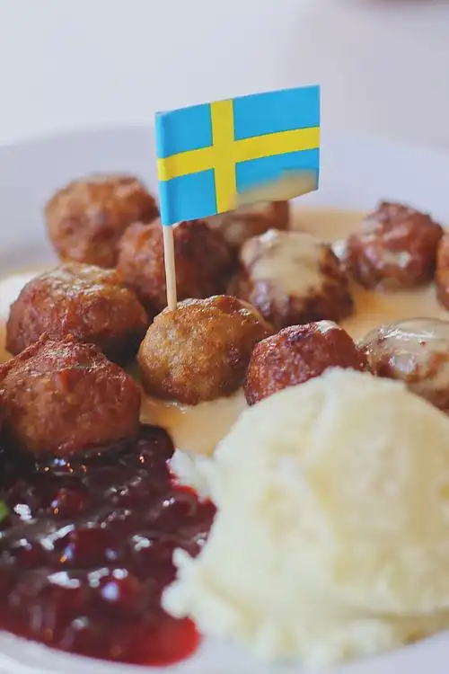 ikea宜家的这个牛肉丸沾上这个酸甜口的蓝莓酱好绝