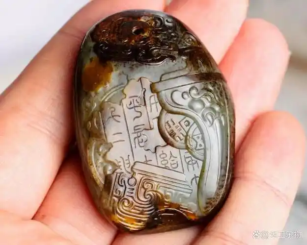 和田玉雕中有个常见题材叫"锦灰堆",是一种以浮雕技艺   为主,满工满