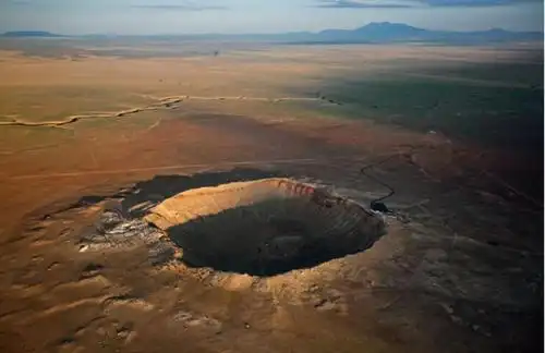 美国亚利桑那州陨石坑是世界上保存最完