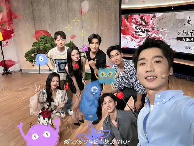 肖战晒玉骨遥剧组自拍照##肖战晒时影自拍照