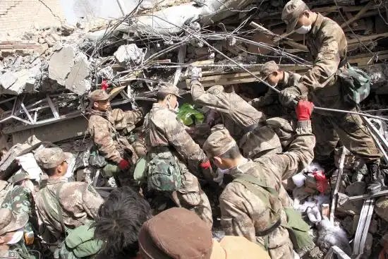 青海玉树大地震 死亡人数上升到617人 受伤9110人■已救出1000多人