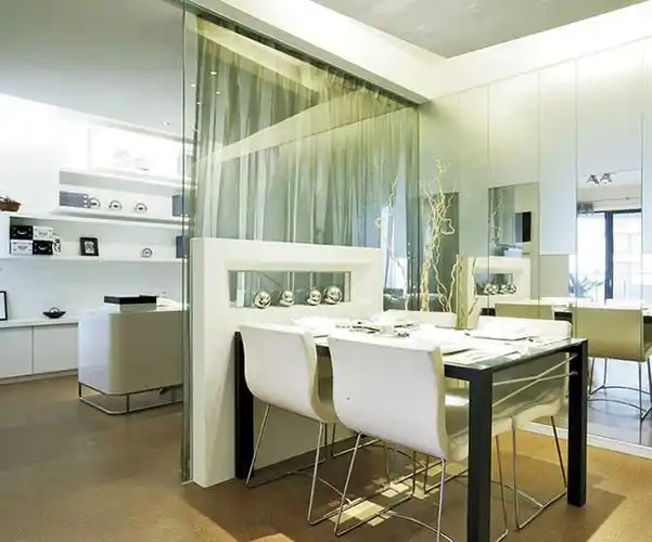 客厅餐厅玻璃隔断墙装饰图欣赏