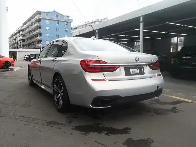 宝马740li领先型m运动月光石白干邑现车优惠287万元
