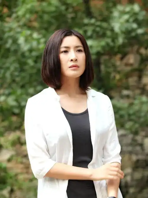 由吴秀波,王雅捷主演的城乡田园轻喜剧《马向阳下乡记》正在中央电视