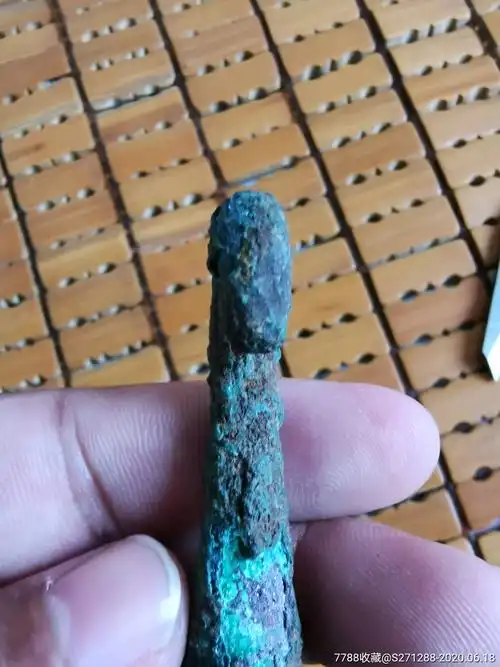 青铜带钩代沟老代沟老带钩标本头断了