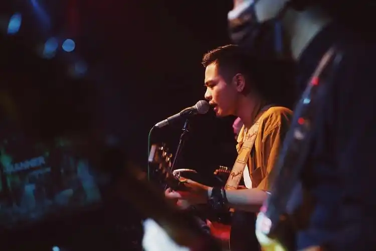 弹唱男歌手:杨炫圣