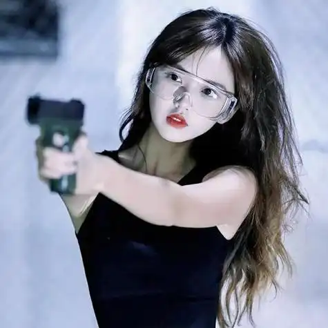 拿枪心动女生头像图片