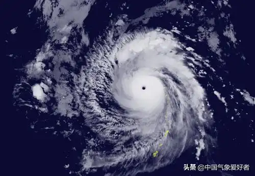太吓人!超强台风博罗依深邃犀利风眼打开,可装下半个东京