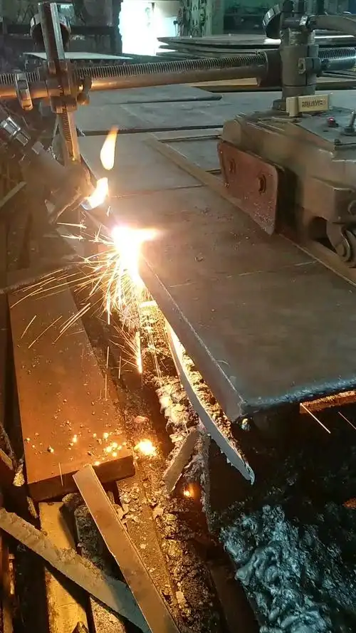 气焊切割下料钢板焊接坡口.又脏又累.