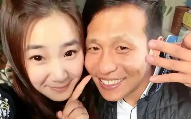 宋小宝和前妻霍晓红离婚再婚娶了貌美粉丝如今成人生赢家