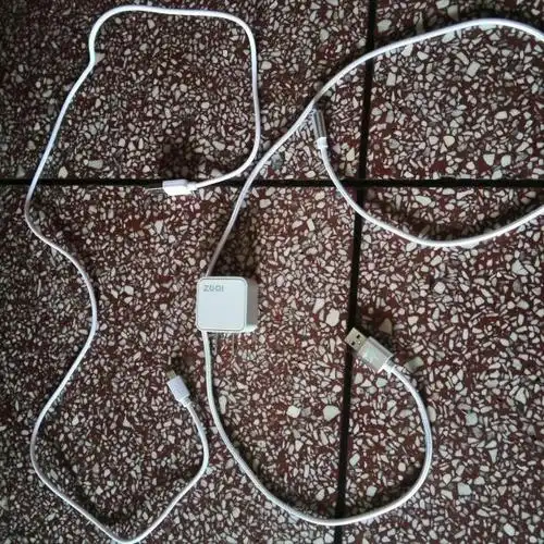 求大神帮忙把数据线p成剪断的样子 谢谢 在线等,急