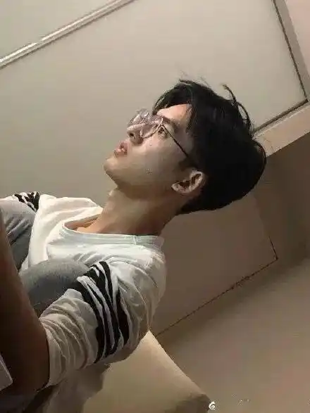 眼镜帅哥合集啊啊啊是眼镜也挡不住的帅气没错了