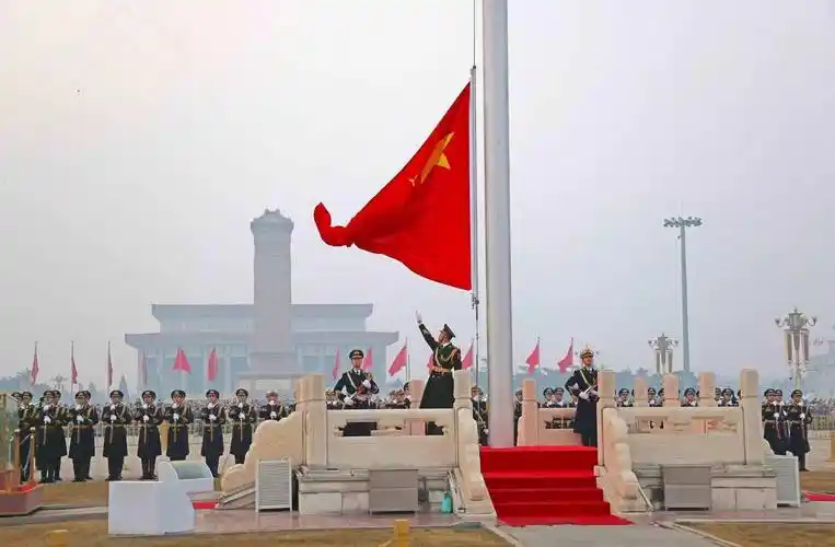 难忘天安门升旗仪式_时间_人生_国旗护卫队