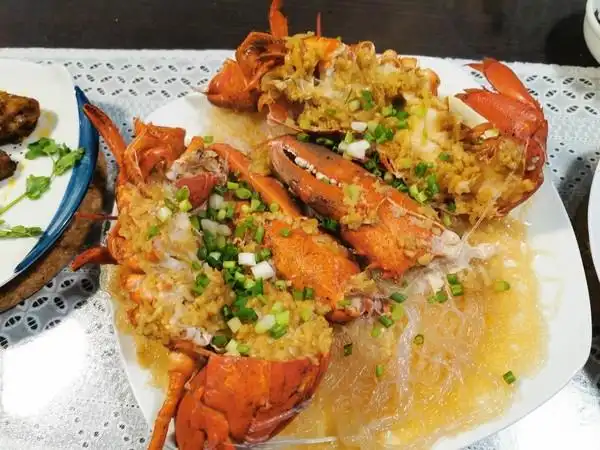 小小动物保育员做的朋友做客强力大菜——蒜蓉粉丝蒸波士顿龙虾