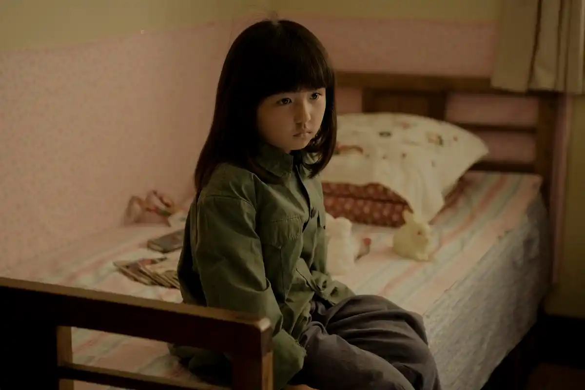 《唐山大地震》中的小女孩,8岁会用眼睛演戏,冯小刚夸其是天才