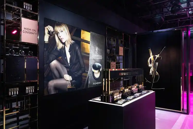 ysl摇滚电玩城 震撼登陆成都远洋太古里 颠覆美妆摇滚气质