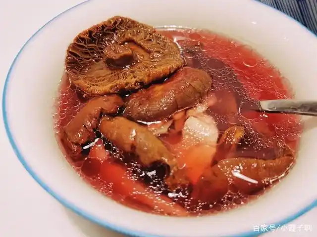 吃货千万不能错过的鸡汤,红菇鸡汤汤美味甜,味道杠杠的