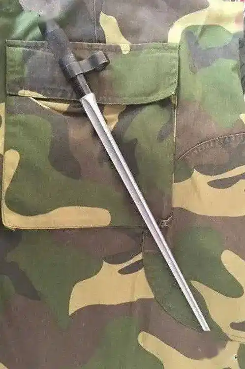 是中国56式三棱刺!_刺刀