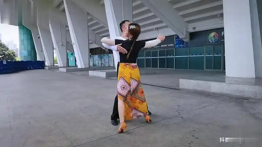 广州天体交谊舞慢四基本步练习 交谊舞 慢四步 基本步-舞蹈视频-搜狐