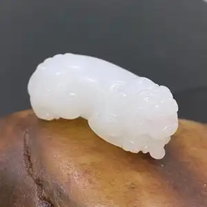 上等和田玉吊坠