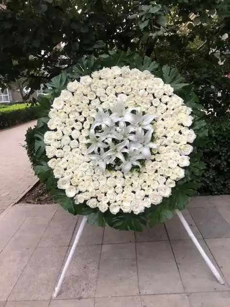 葬礼应该送什么花?