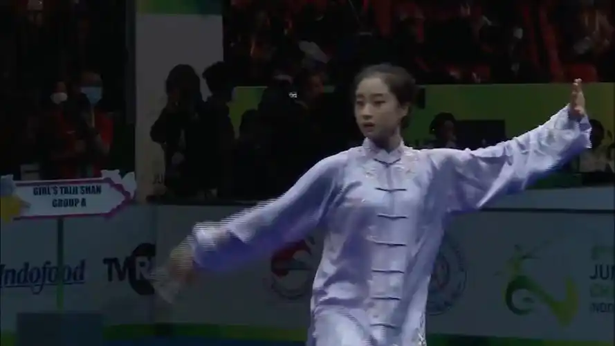 a组女子太极扇冠军杨瑾