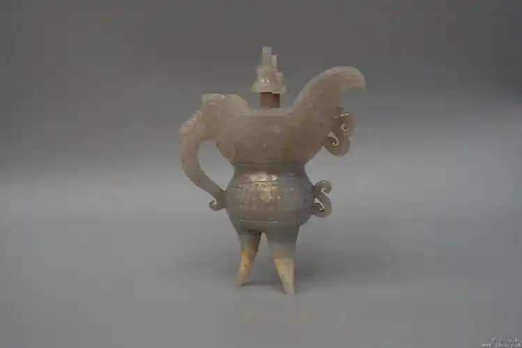 战汉玉雕龙纹三足爵杯