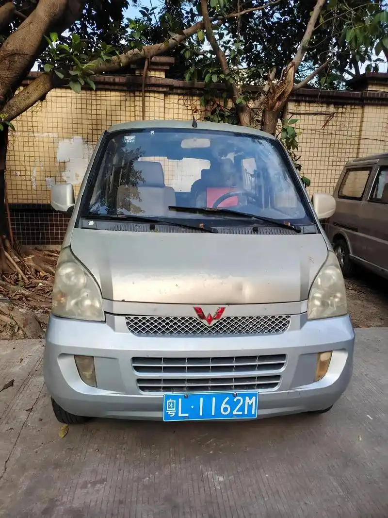 元10年五菱荣光12排量手波高配独立7座面包车商务车五菱神车工具车