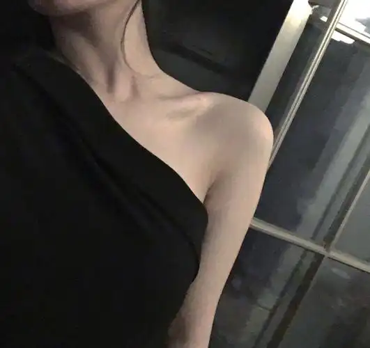 半身头像女生头像