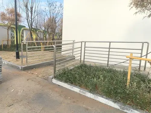 不锈钢坡道栏杆