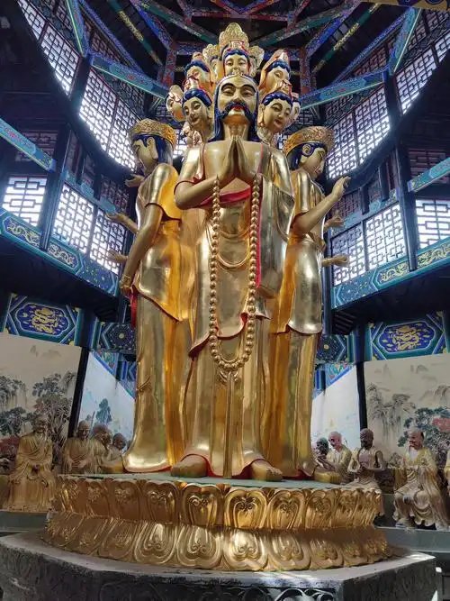 伏虎寺罗汉堂最早修建于清朝,现为1995年峨眉山佛教协会拨款重建.