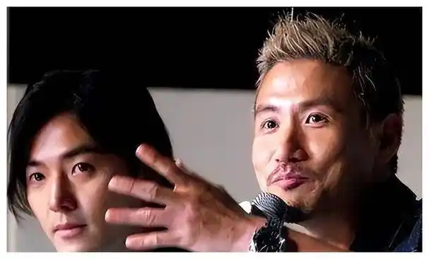 郑伊健的个人生活同样充满坎坷.