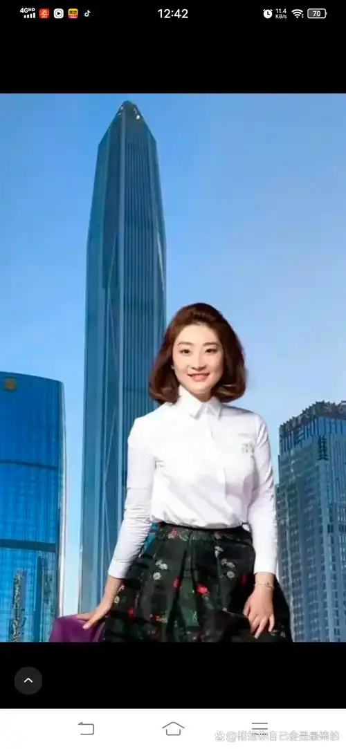 然而,命运之轮悄然转动,一日之间,他竟涉足股市,轻