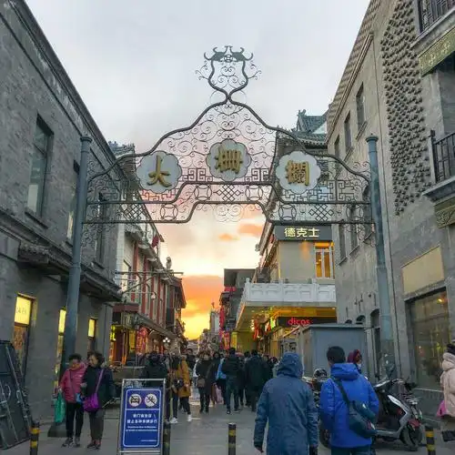 手机摄影 | 像漫画一样的前门大街