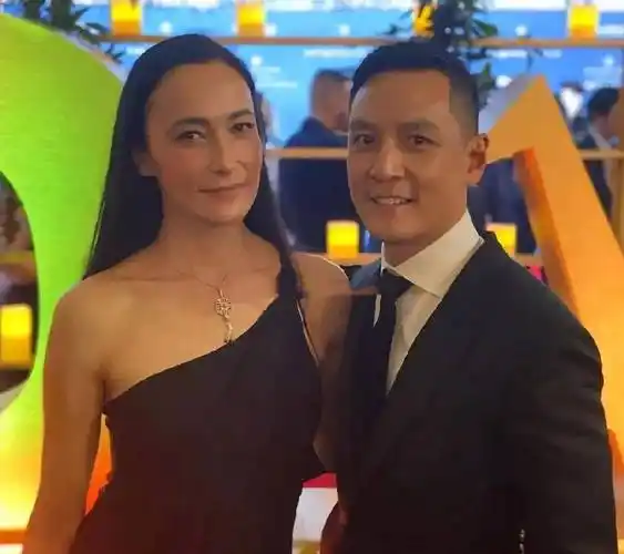 吴彦祖庆祝结婚14周年,甜蜜表白妻子lisa: 没有你,我活不下去!