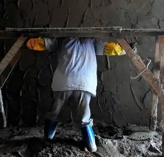 农民工地上的苦力女人们晚上男女混住无隐私组图