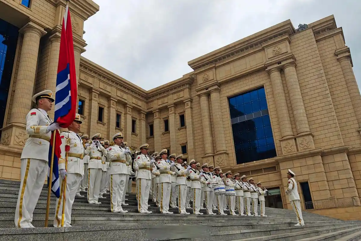 4月20日,人民海军建军75周年纪念活动拉开序幕,海军军乐团在海军博物