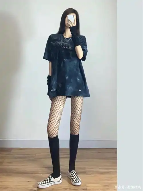 渔网袜怎么穿才好看?教你这4种搭配方法,个性又时髦