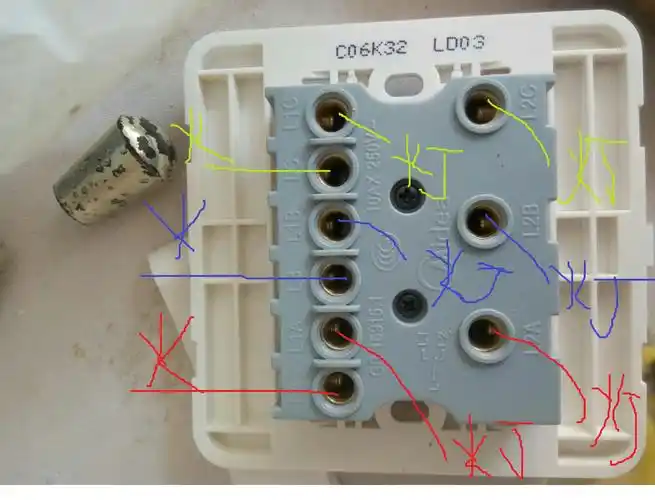 三开双控开关接线方式两个开关双控接线飞雕三开双控开关,控制3个灯,4