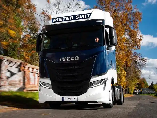 依维柯向波兰pietersmit交付20辆sway卡车