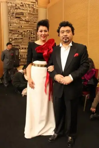 王喆出席"百花迎春"春节大联欢