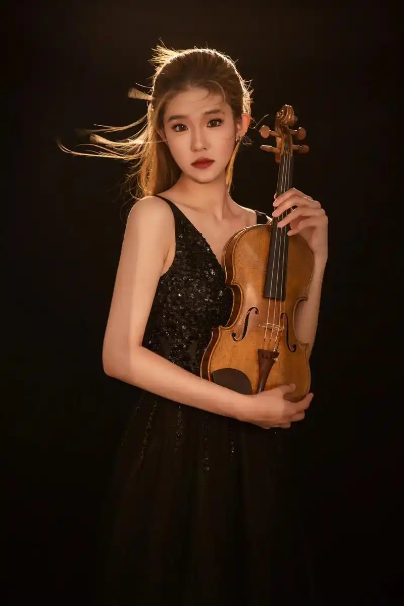 坚持你所热爱 热爱你所坚持.#小提琴 #写真  #美丽坏女人 - 抖音