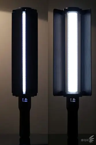 轻盈便携创意补光 神牛led灯棒lc500试用